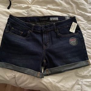 Aero Midi shorts